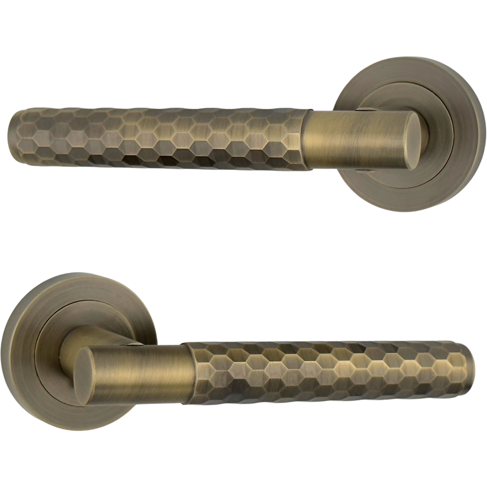 AXS Hardware Montana Antique Brass Knurled Latch Door Handles on Rose 4 Pack Image 4