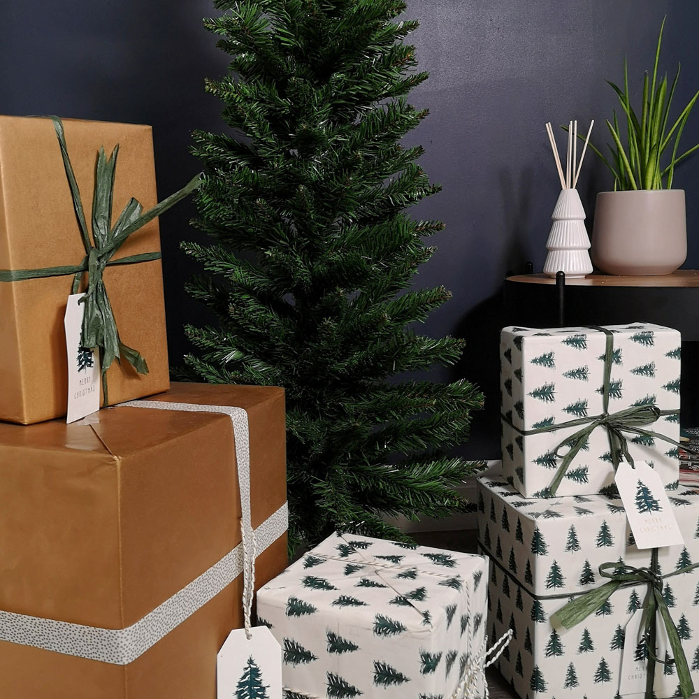 Samuel Alexander Green Pencil Style Slim Artificial Christmas Tree 4ft Image 7