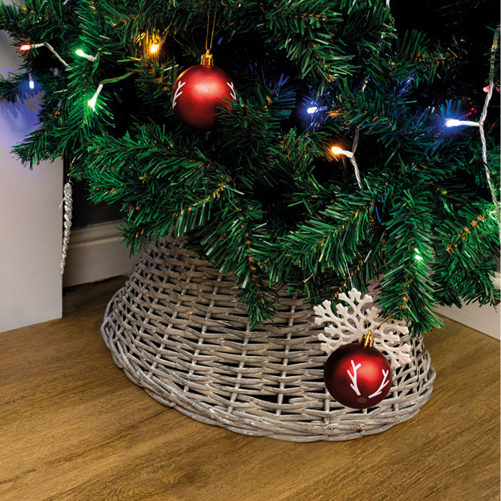 St Helens Small Wicker Christmas Tree Skirt Image 4