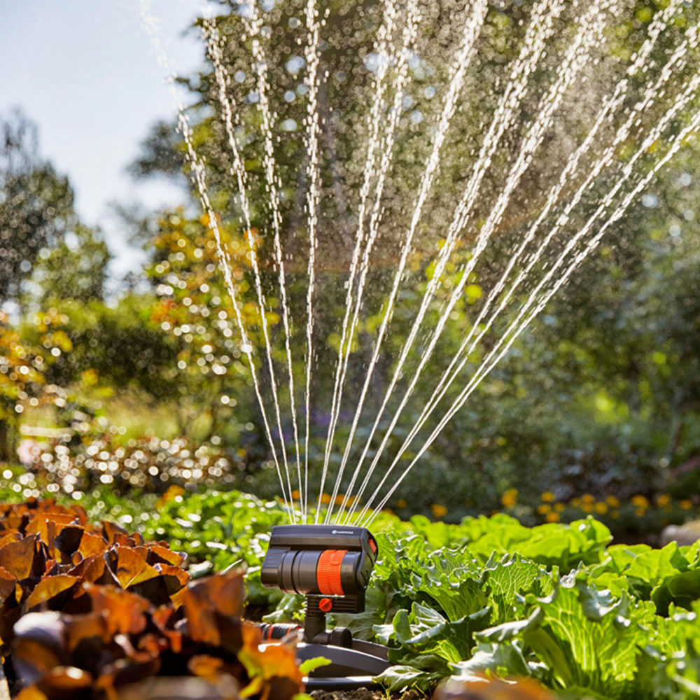 Gardena AquaZoom Compact Oscillating Sprinkler with Free Connector Image 3