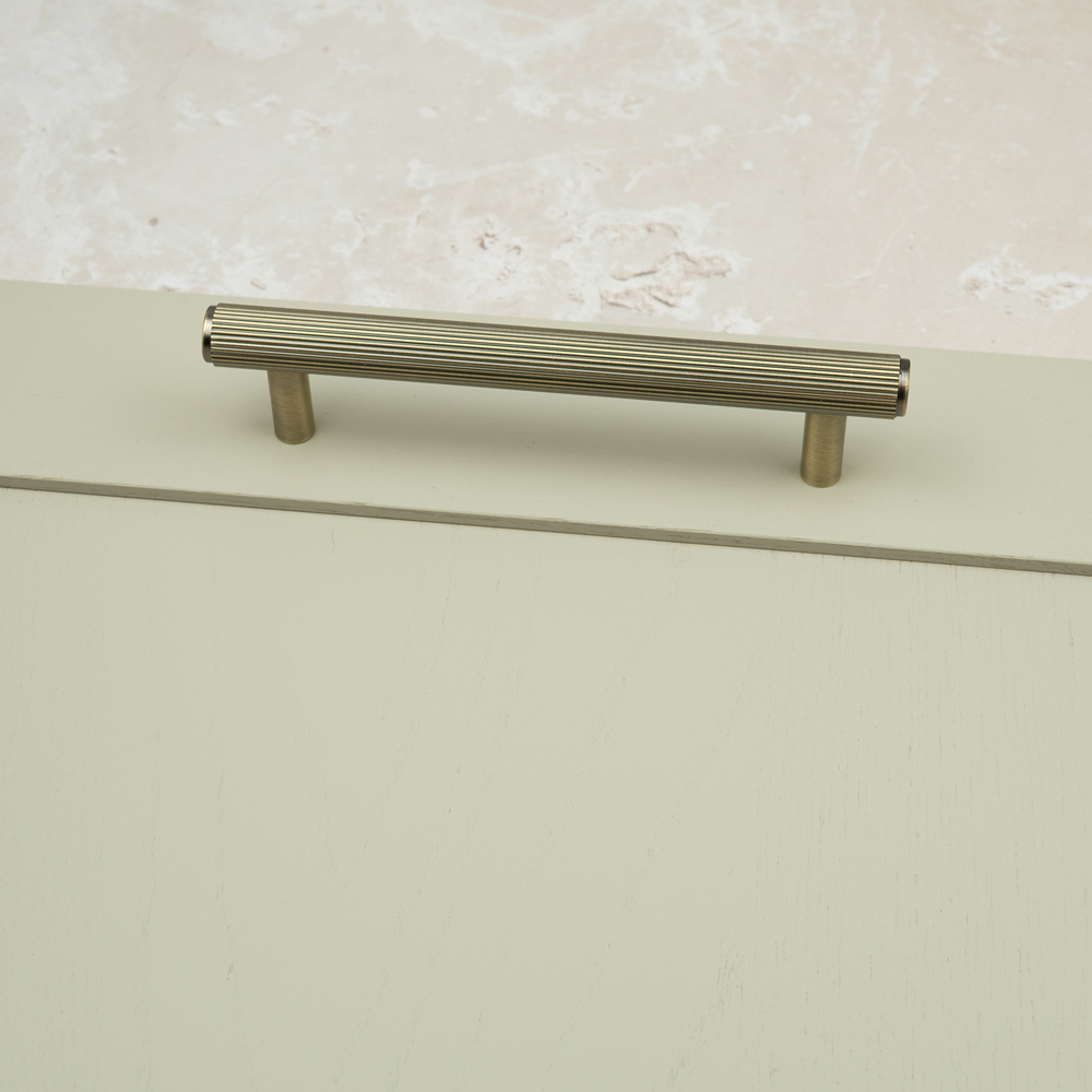 Handle & Home Antique Brass Reeded T-Bar Handle 128mm Image 6