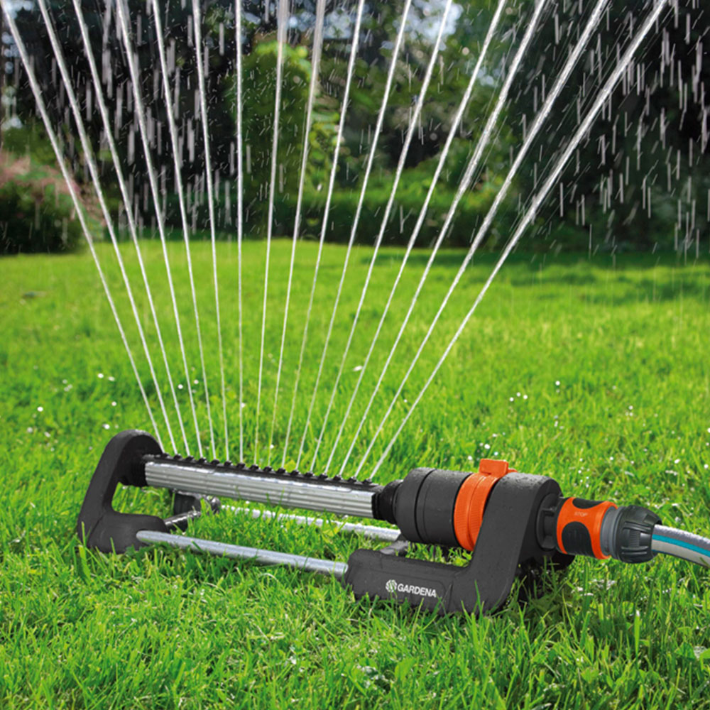Gardena Aqua M Rectangular Oscillating Sprinkler with Free Connector Image 2