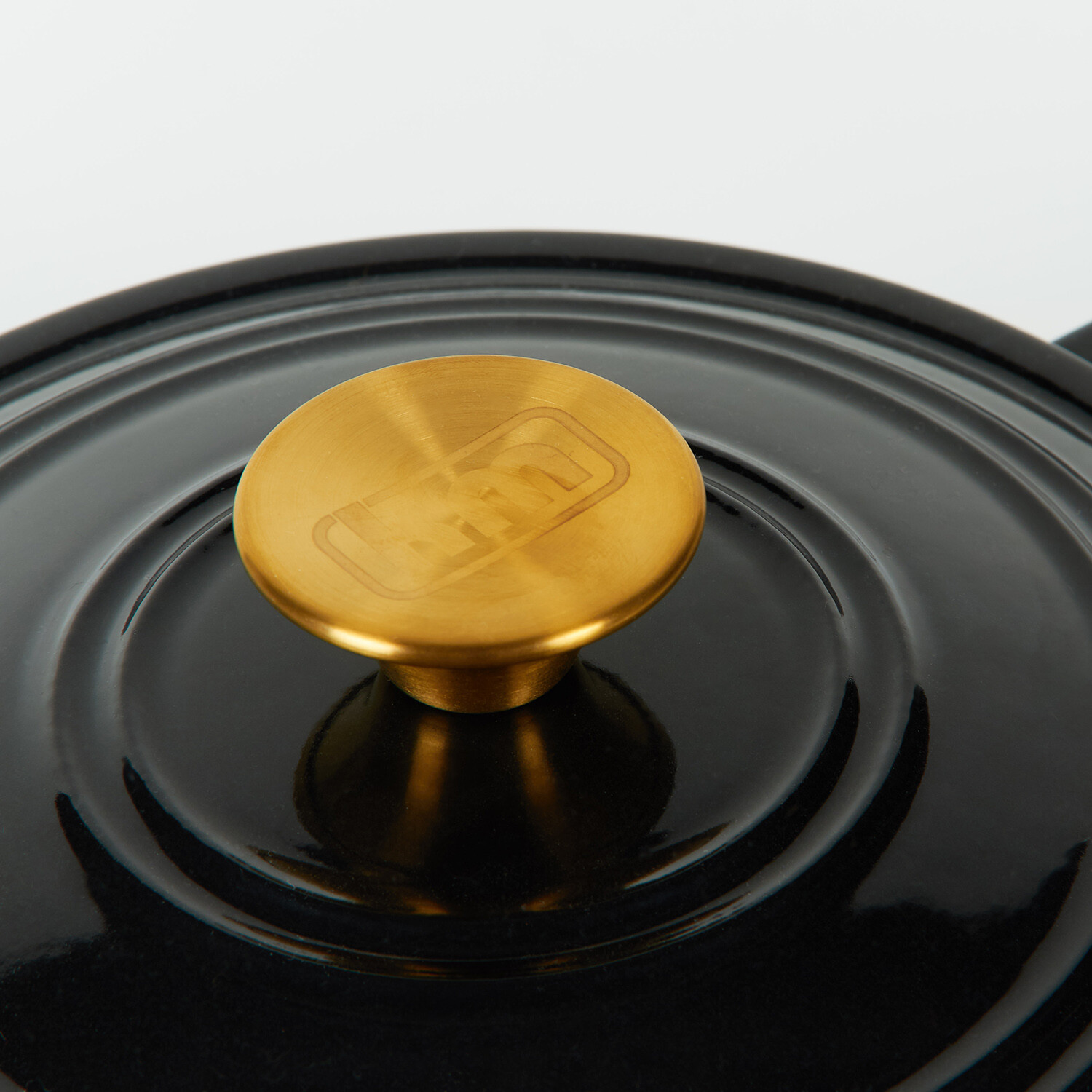 Kitchen Master Black Round Casserole Dish with Lid - Black / 20cm Image 4