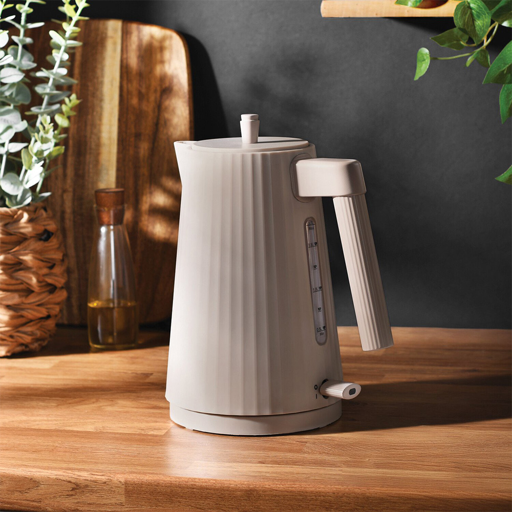 Kitchen Master Plastic Kettle 1.7L - Cappuccino Image 6