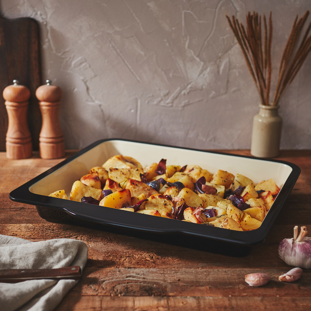 Wham Baker & Salt 37cm Set of 2 Two Tone Enamel Baking Dish Image 2