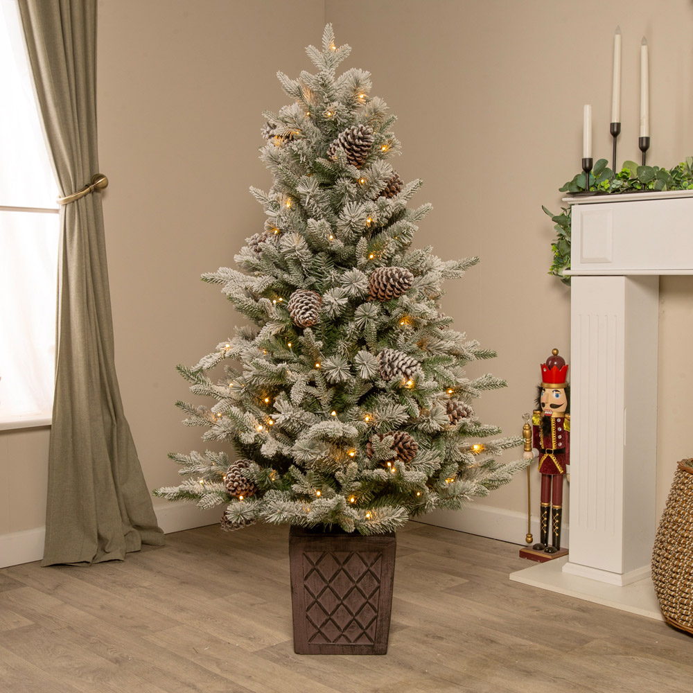 The Christmas Centre Pre-Lit Kensington Fir Artificial Frosted Xmas Tree 4.5ft Image 7