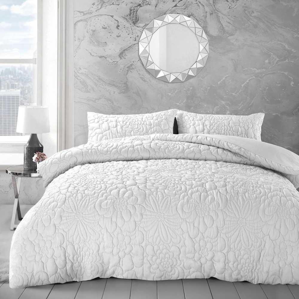 Velosso Alini Super King Size White Quilted Duvet Set Image