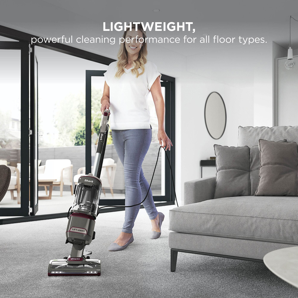 Shark NV603UKT Black and Red Liftaway Vacuum Cleaner Image 4
