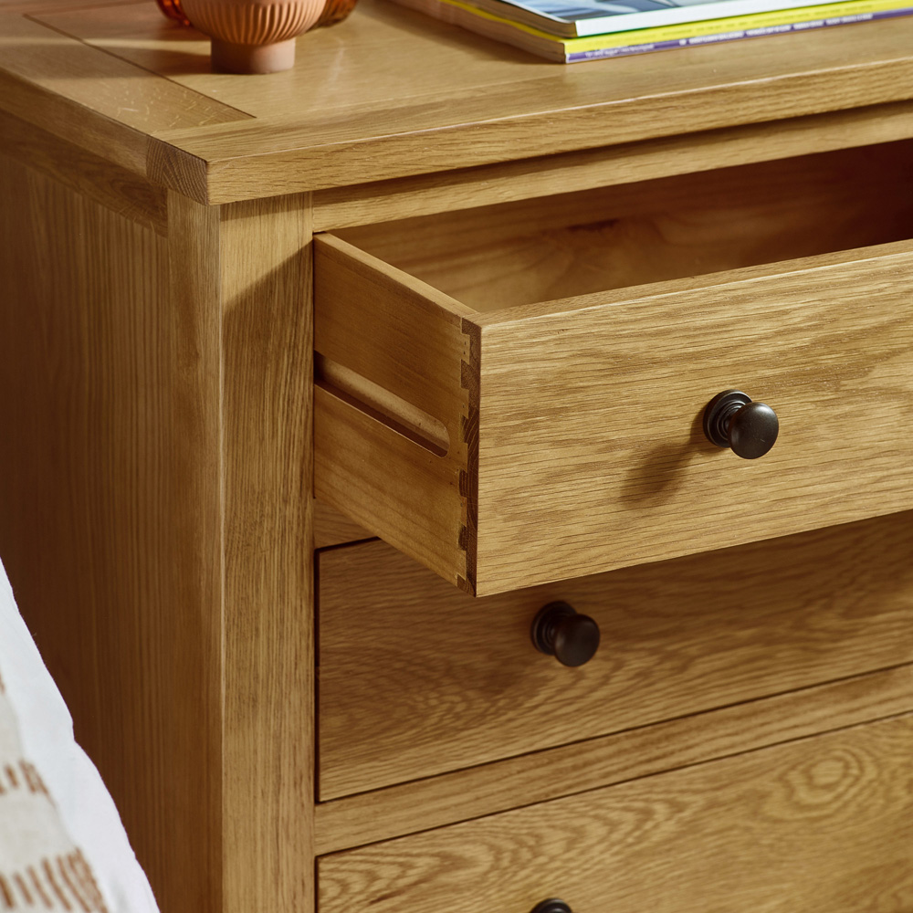 Julian Bowen Marlborough 4 Drawer White Oak Chest of Drawers Image 3