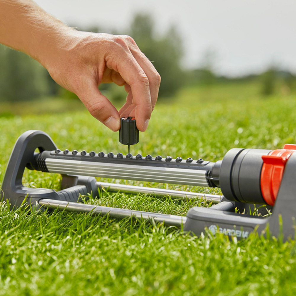 Gardena Aqua M Rectangular Oscillating Sprinkler with Free Connector Image 5