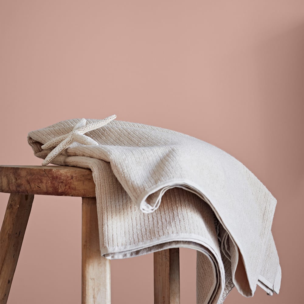 Crown Easyclean Bathroom Paint - Powdered Clay Image 4