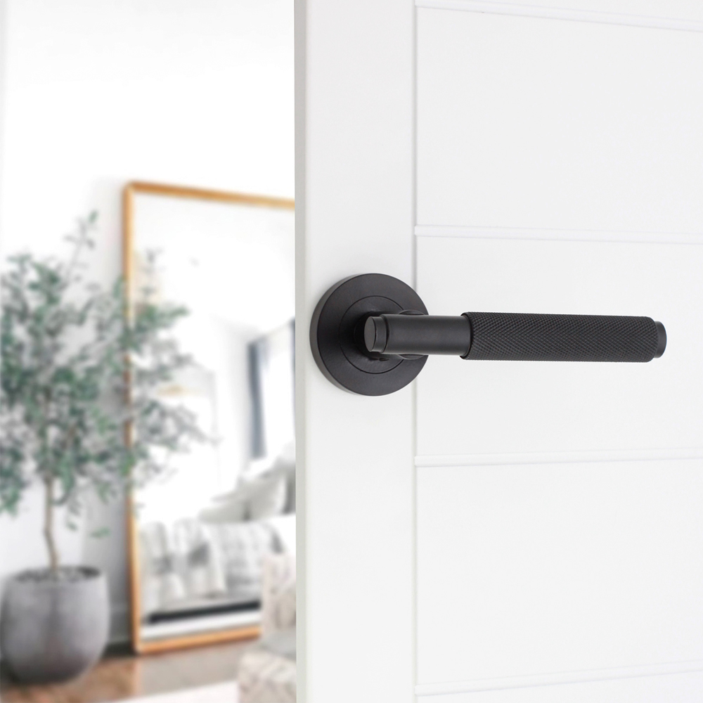 Spira Brass Connaught Matt Black Lever On Rose Door Handle 2 Pack Image 2