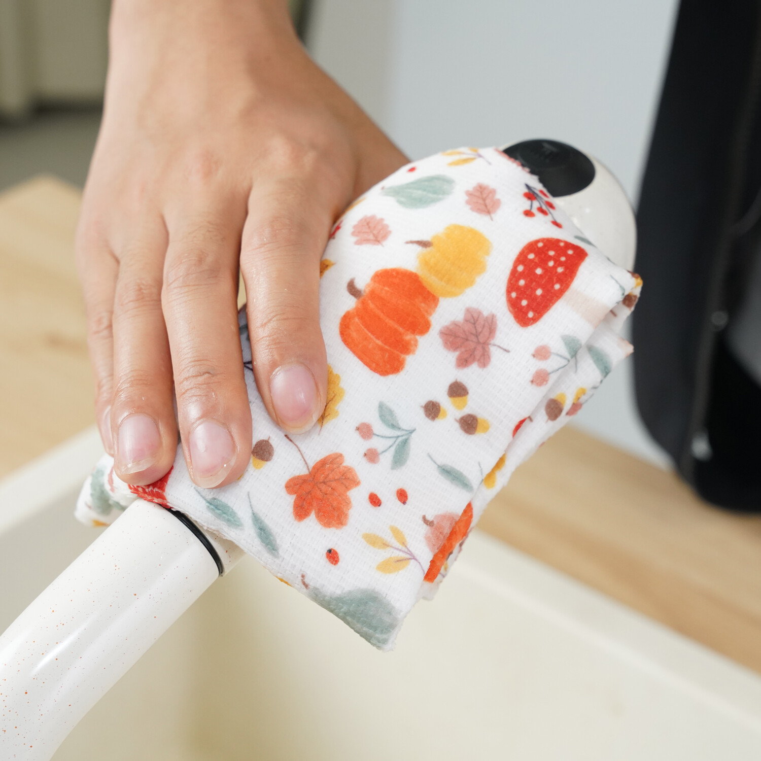 Pack of 3 Autumn Pumpkin Microfibre Cloths White Image 3