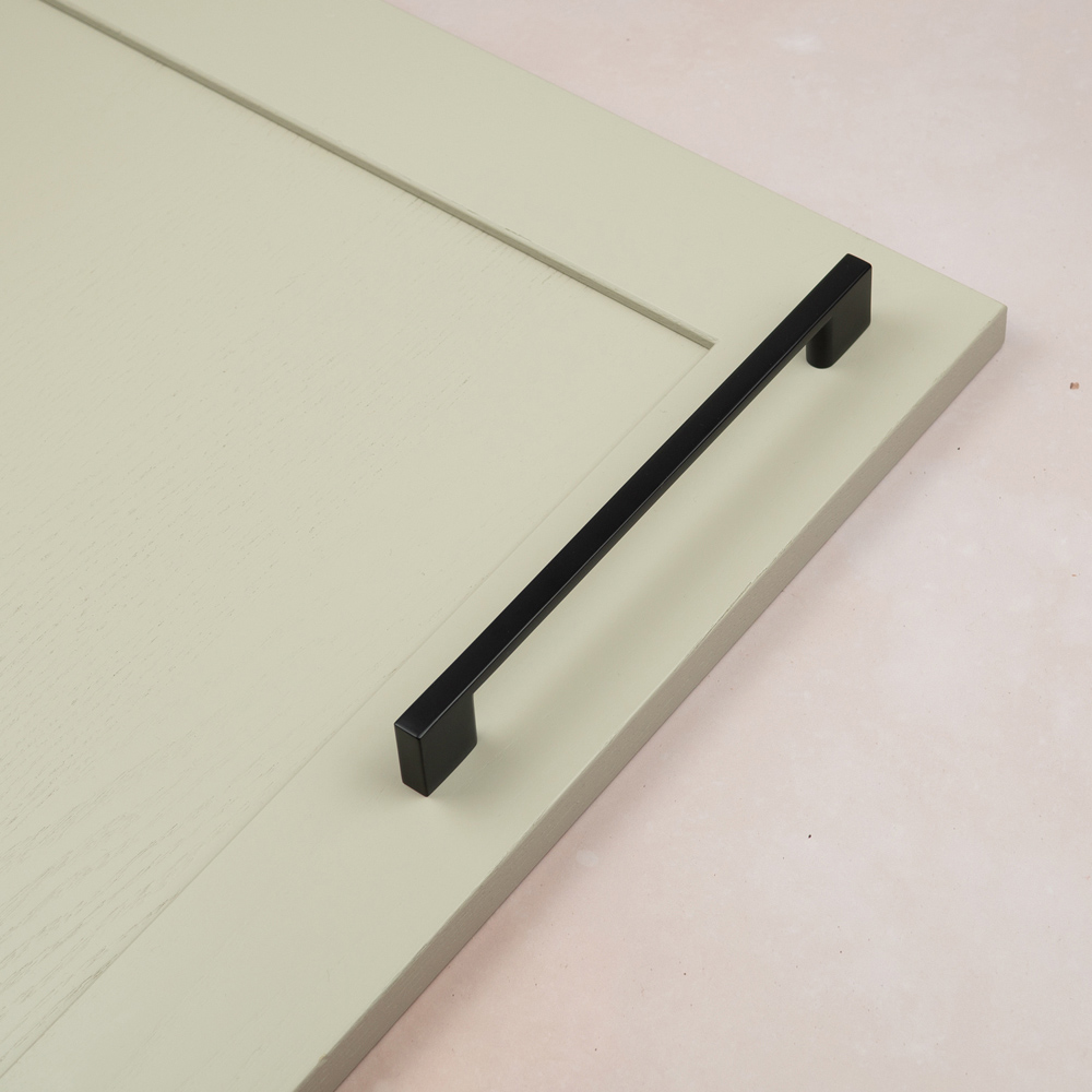 Handle & Home Square Matt Black Handle 192mm Image 2