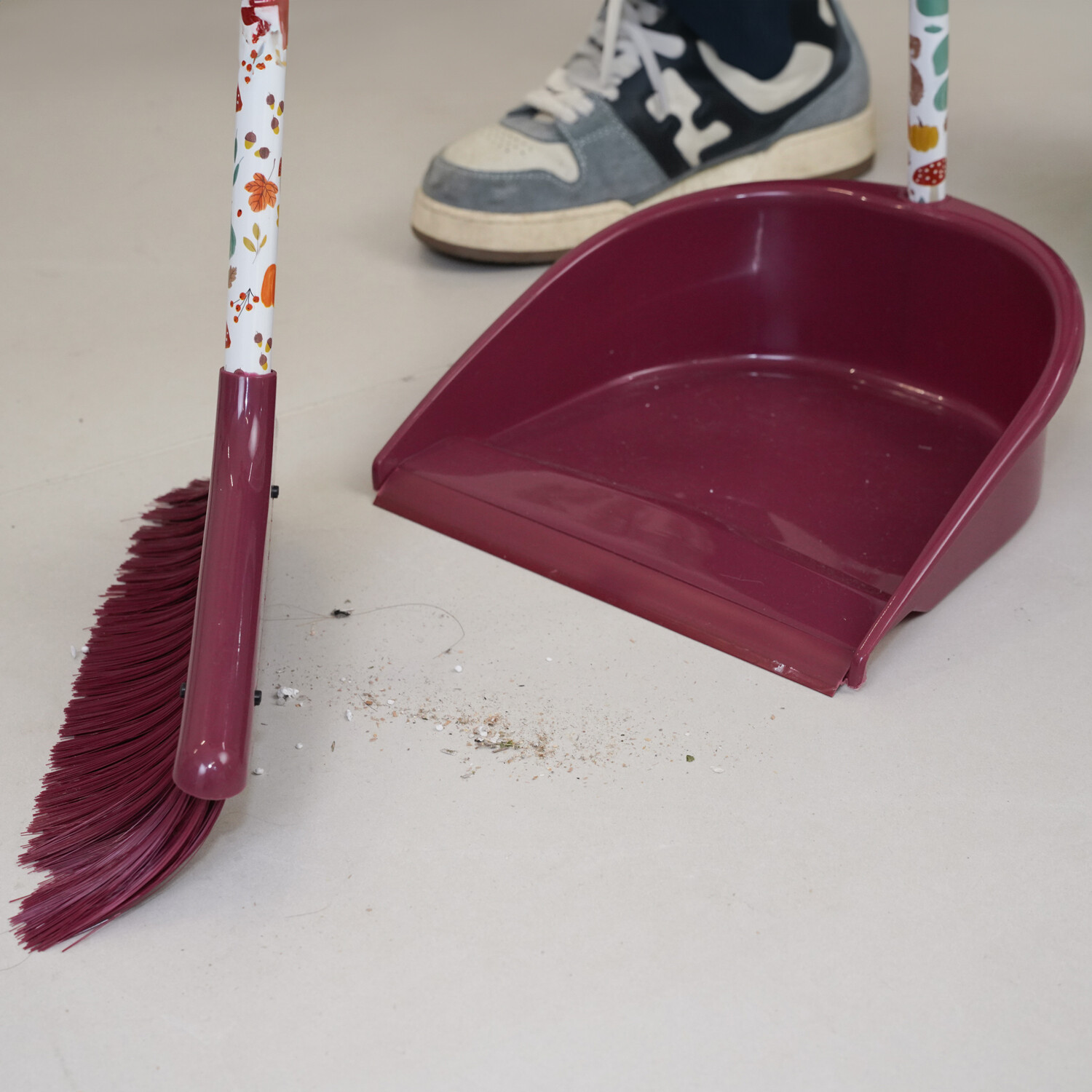 Autumn Pumpkin Long Handle Dustpan with Broom Image 2
