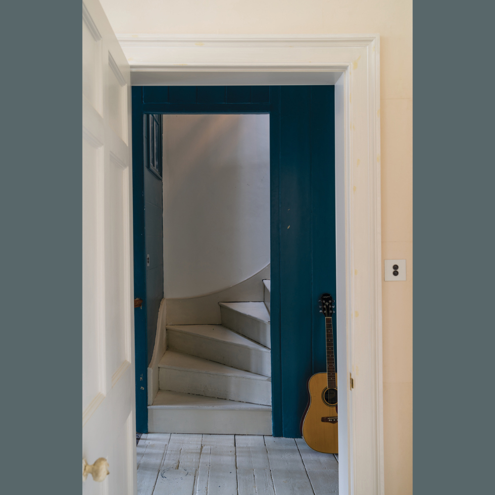 Farrow & Ball Interior Wood and Metal 289 Inchyra Blue Flat Eggshell Paint 5L Image 4