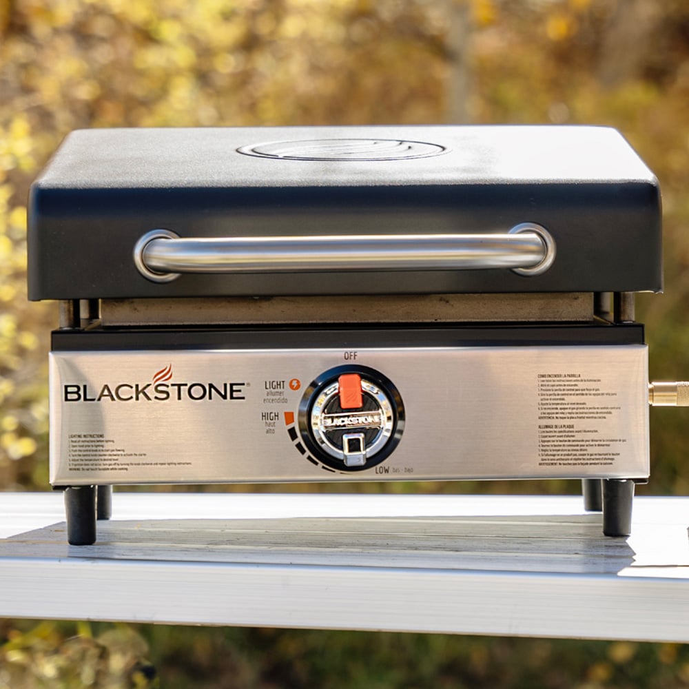 Blackstone 257-2143EU Tabletop Griddle with Hood 17 inch Image 3