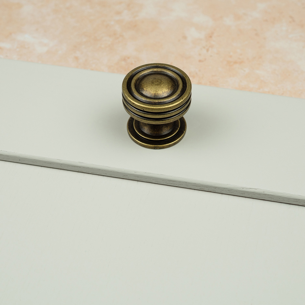 Handle & Home Antique Brass Cabinet Knob 32mm Image 2