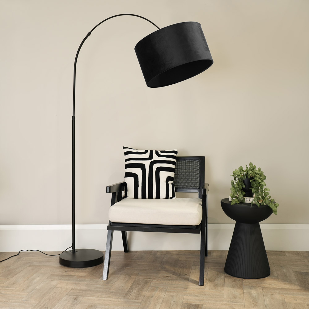 ValueLights Louis Black Velvet Drum Shade Black Curved LED Floor Lamp Image 3