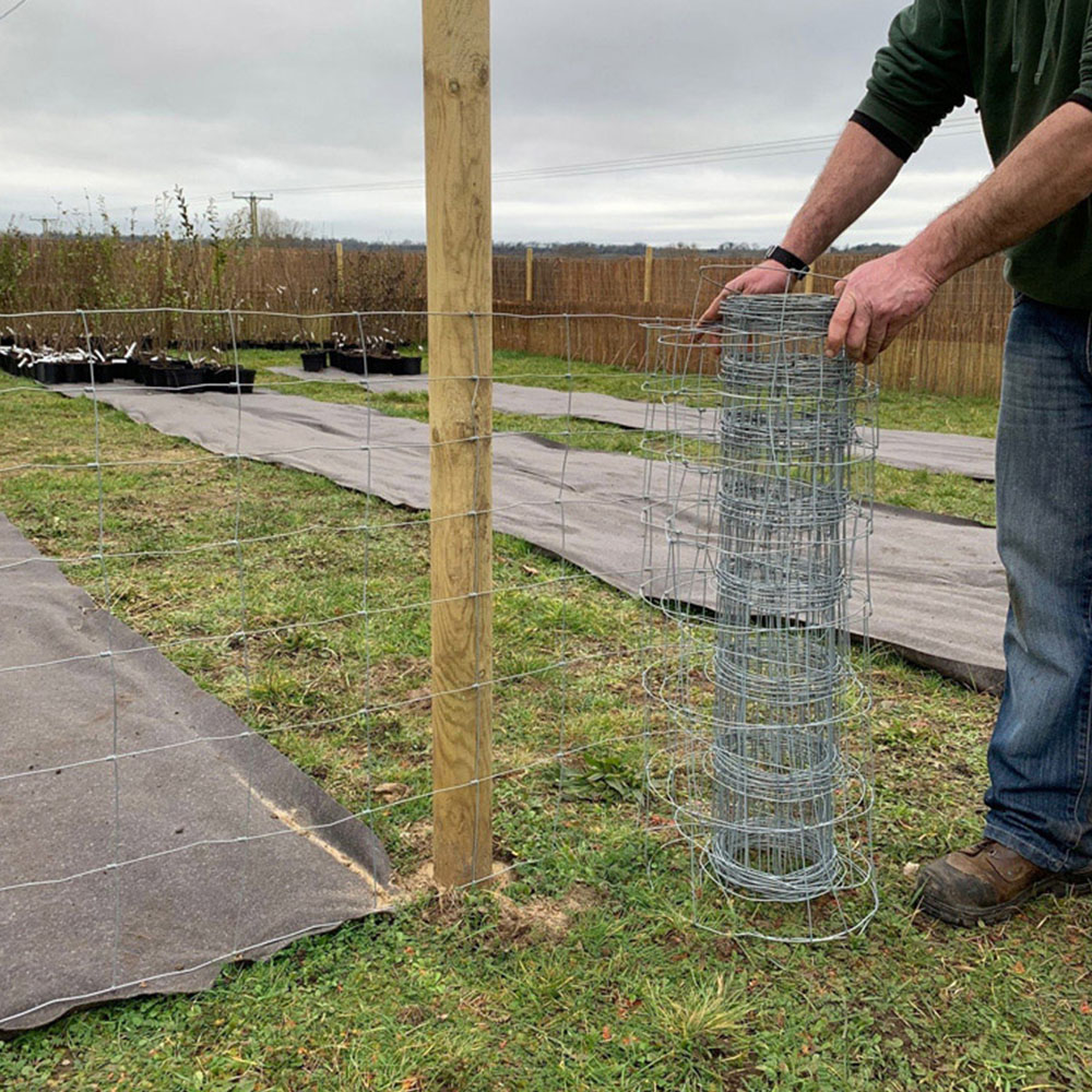 Inspirational Gifting L10/120/15 Lightweight Stock Wire Fencing Roll 1.2m x 25m Image 4