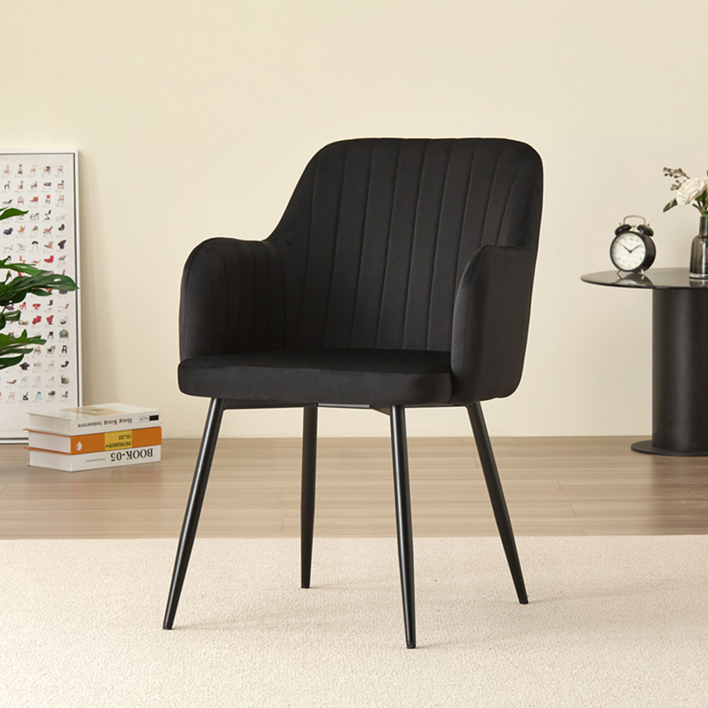 Indoor Living New York Charlotte 4 Seater Round Dining Set Black Image 6