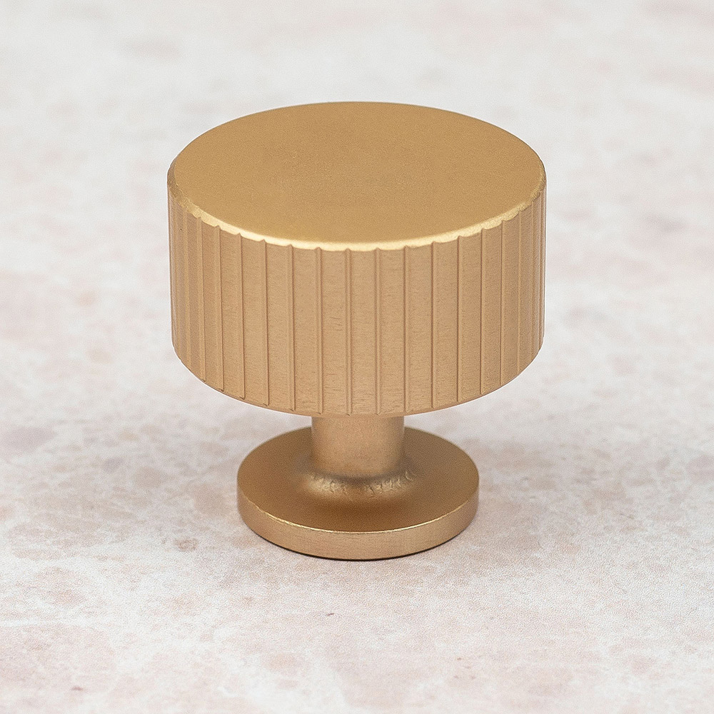 Handle & Home Brushed Brass Reeded Knob 28mm Image 2
