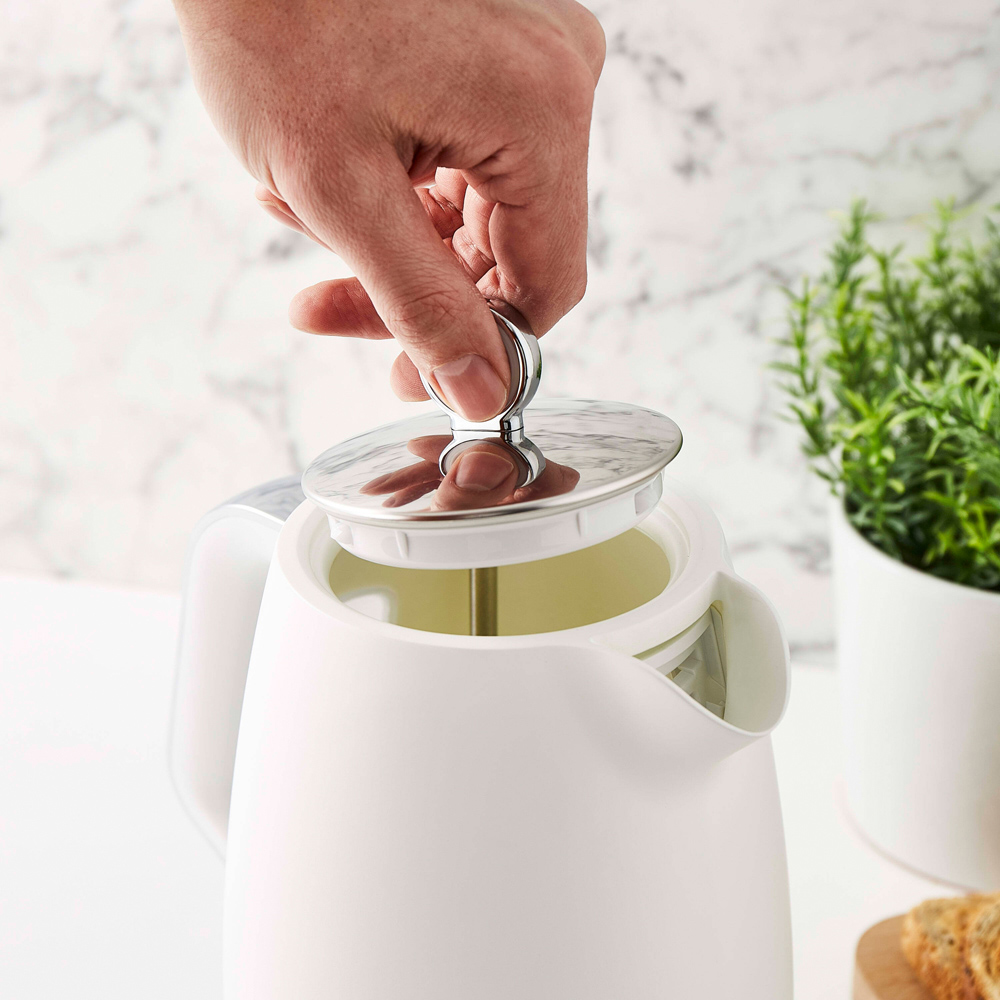 Swan Serenity EEJB271 White Matt Finish with Chrome Trim 4 Slice Toaster and 1.7L Kettle Set Image 4