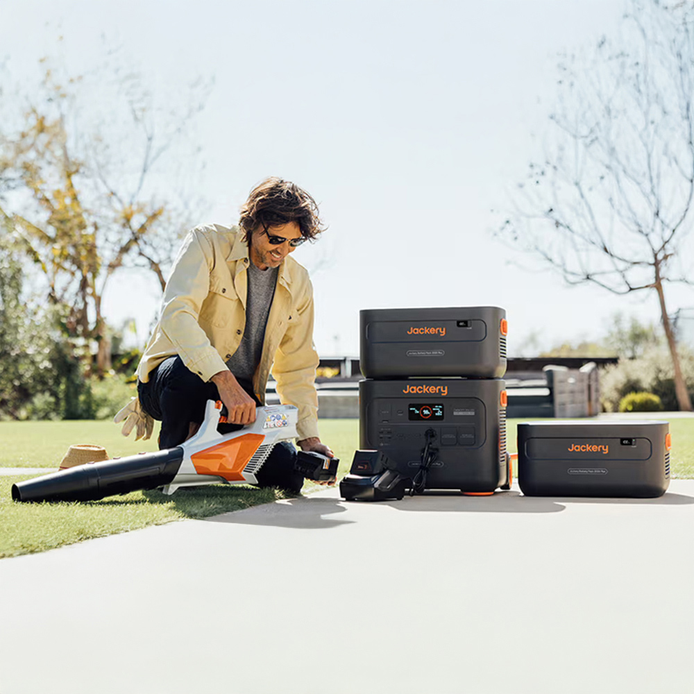 Jackery 2000 Plus Battery Pack Image 6