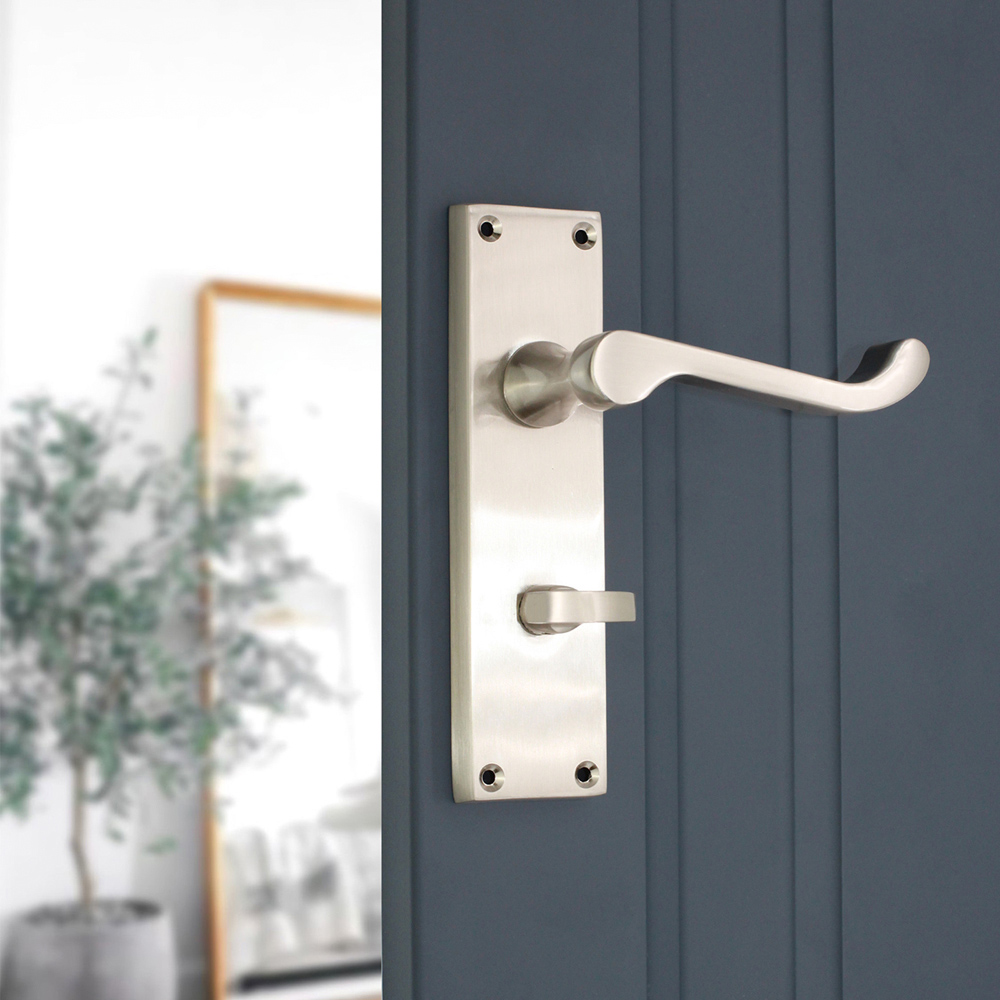 Spira Brass Victorian Satin Nickel Scroll Bathroom Lever Door Handle 2 Pack Image 2