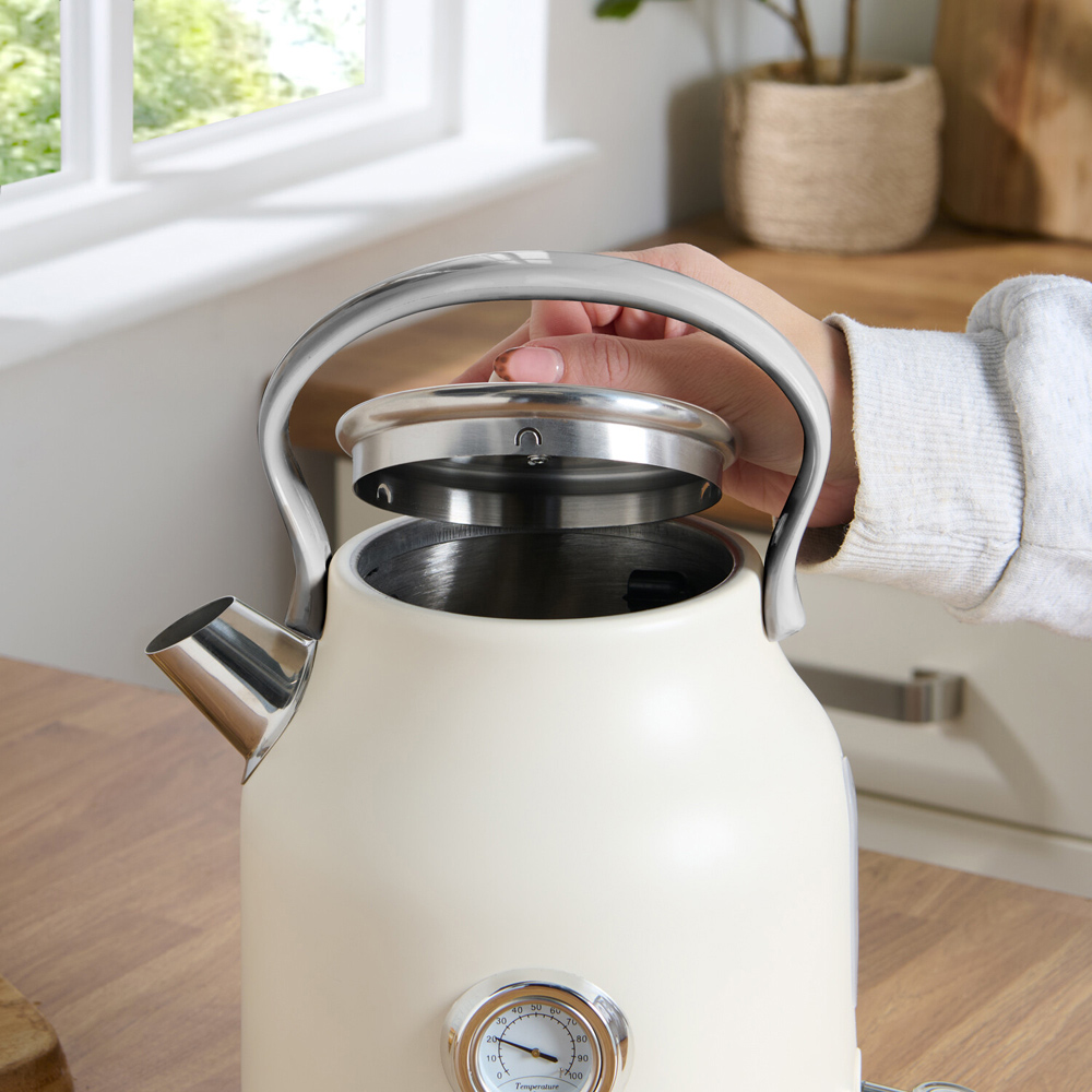 Kitchen Master Retro Kettle Cream Image 5