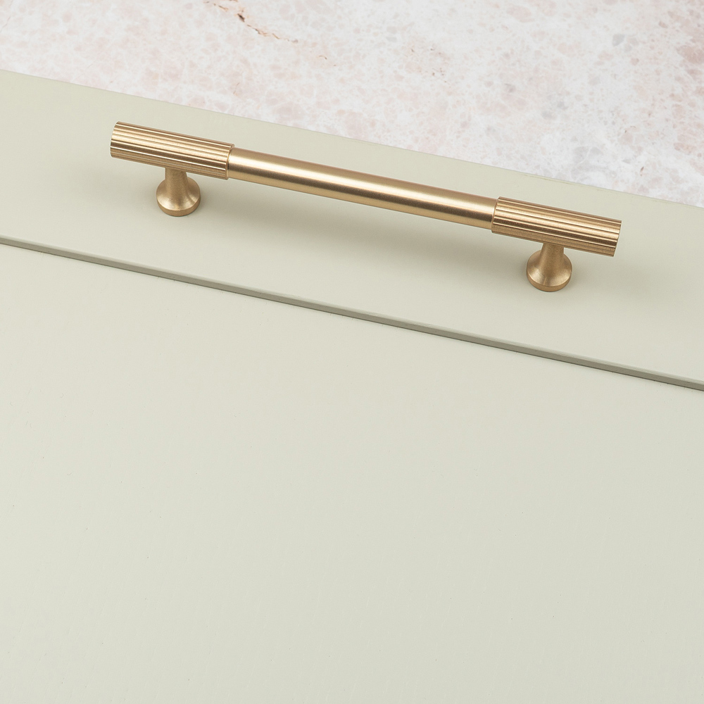 Handle & Home Brushed Brass Reeded Handle 128mm Image 2