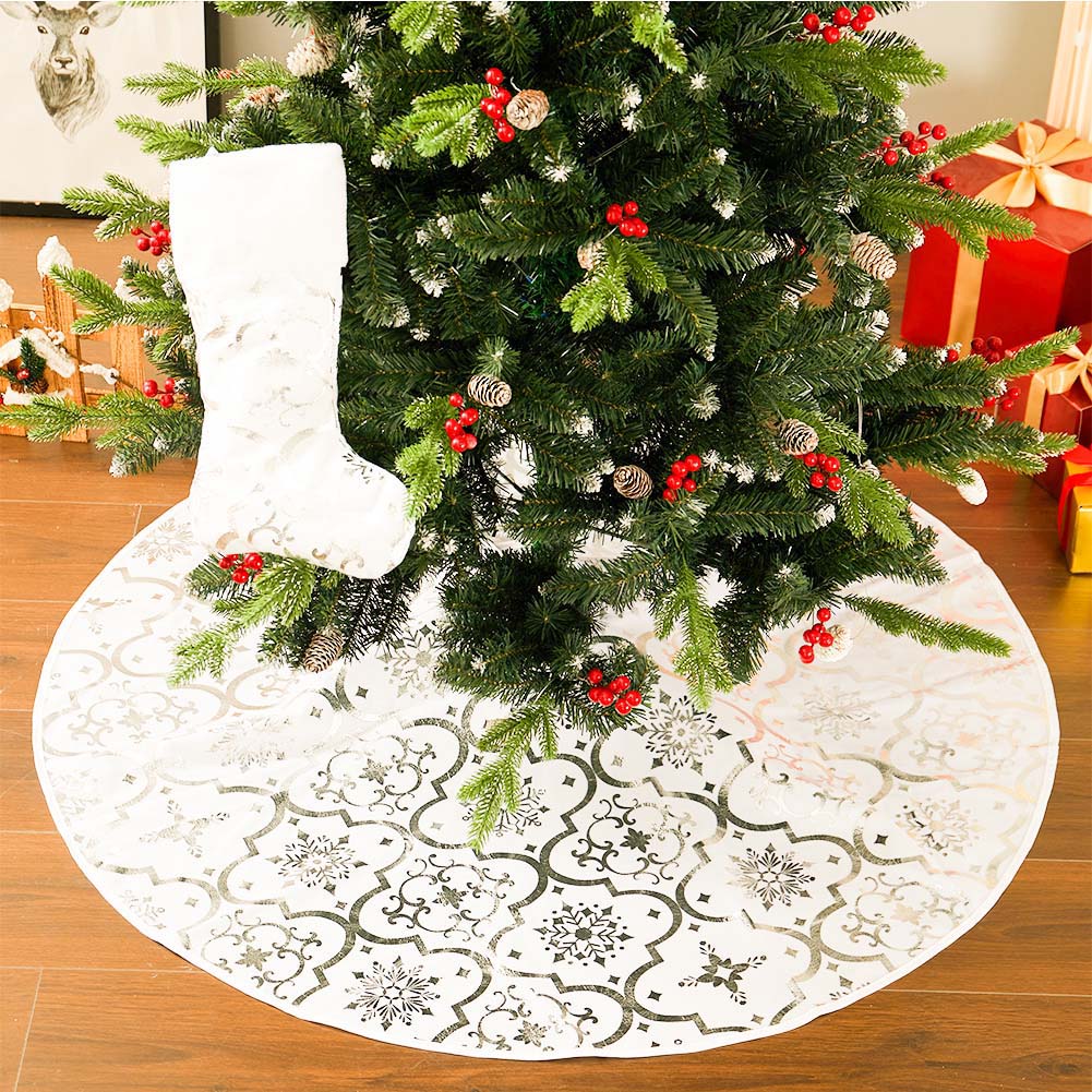 Living and Home Round Shape Christmas Tree Base Skirt with Stocking 120cm Image 2
