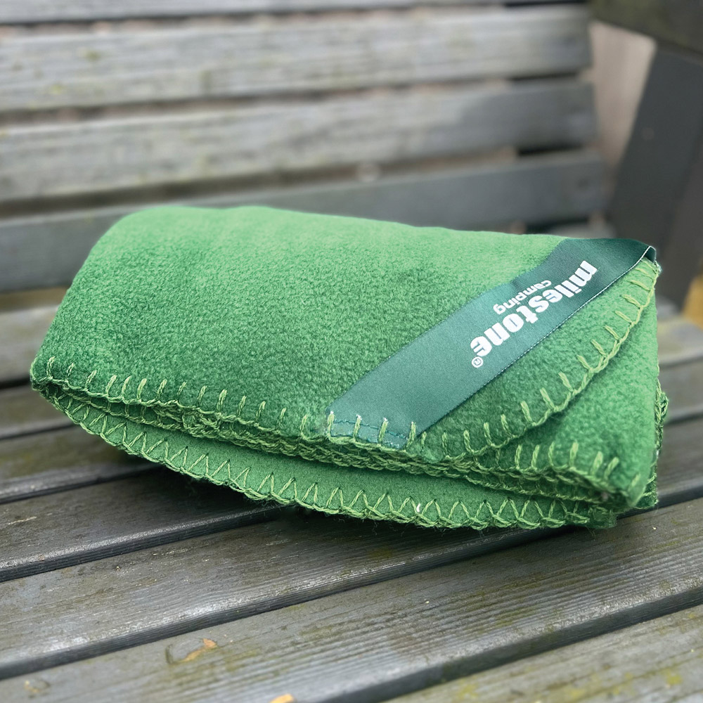 Milestone Camping Evergreen Thermal Fleece Blanket Image 2