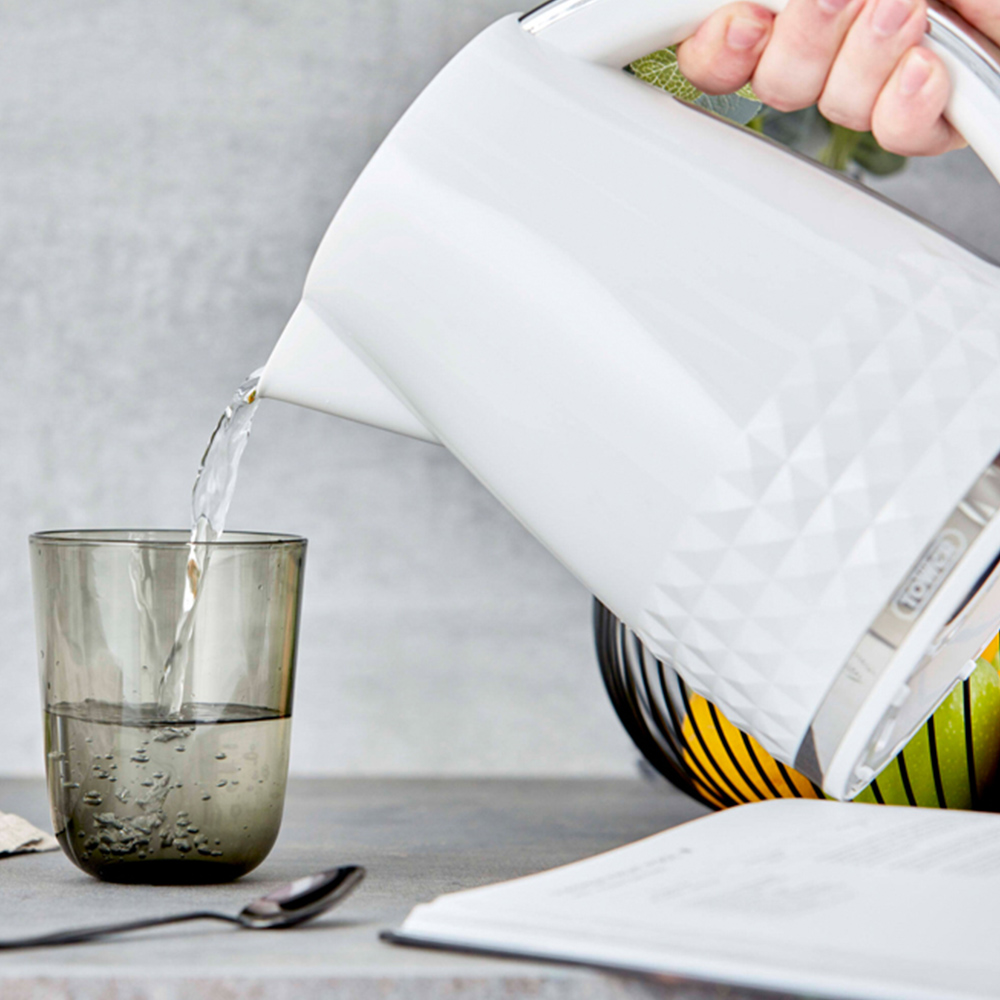 Tower Solitaire EEJB251 White 6L Air Fryer with 2 Slice Toaster with 1.5L Kettle Set Image 4