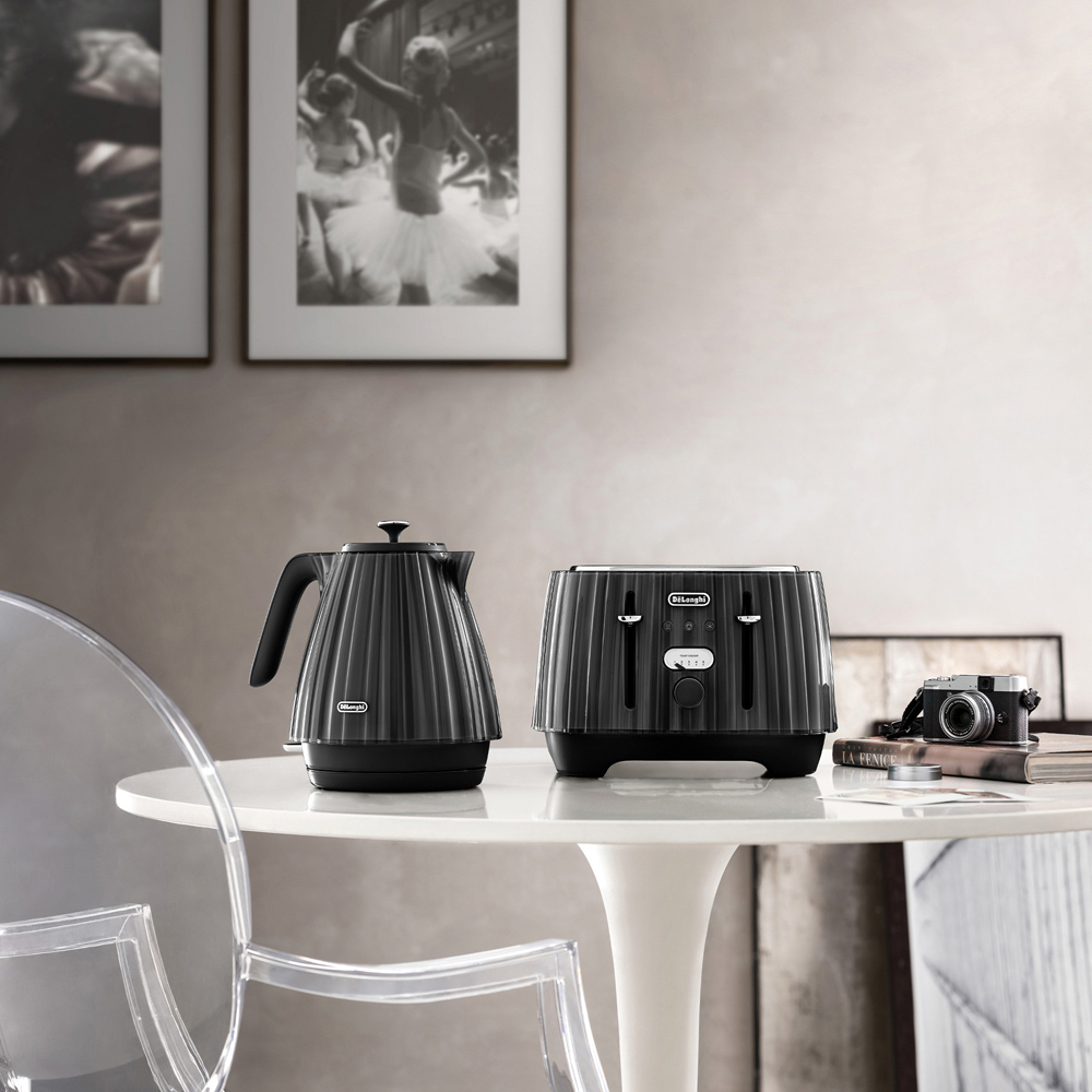 De'Longhi Ballerina DL3001 Black 1.7L Kettle Image 6