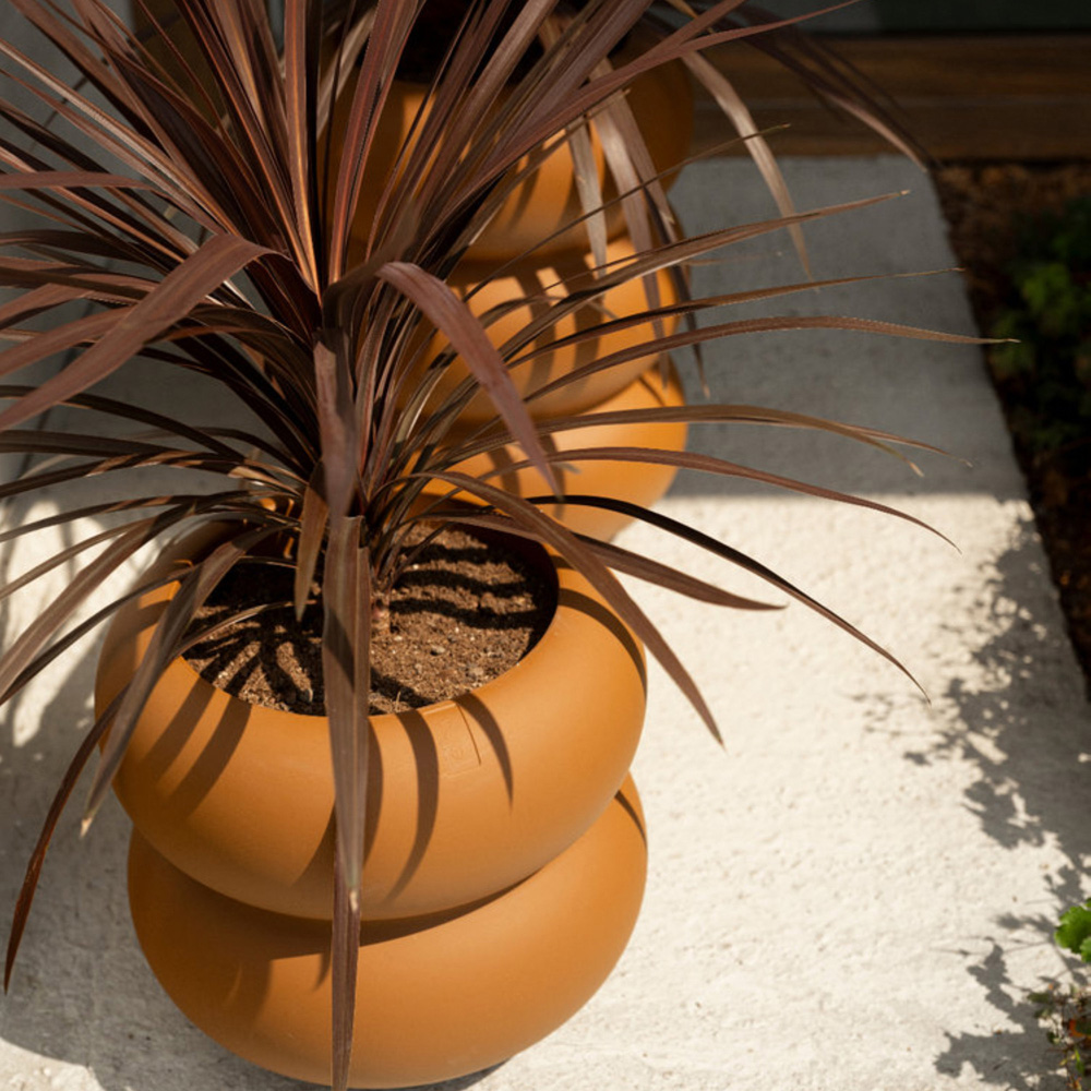 elho Amber Caramel Roll Low Plastic Plant Pot 43cm Image 6
