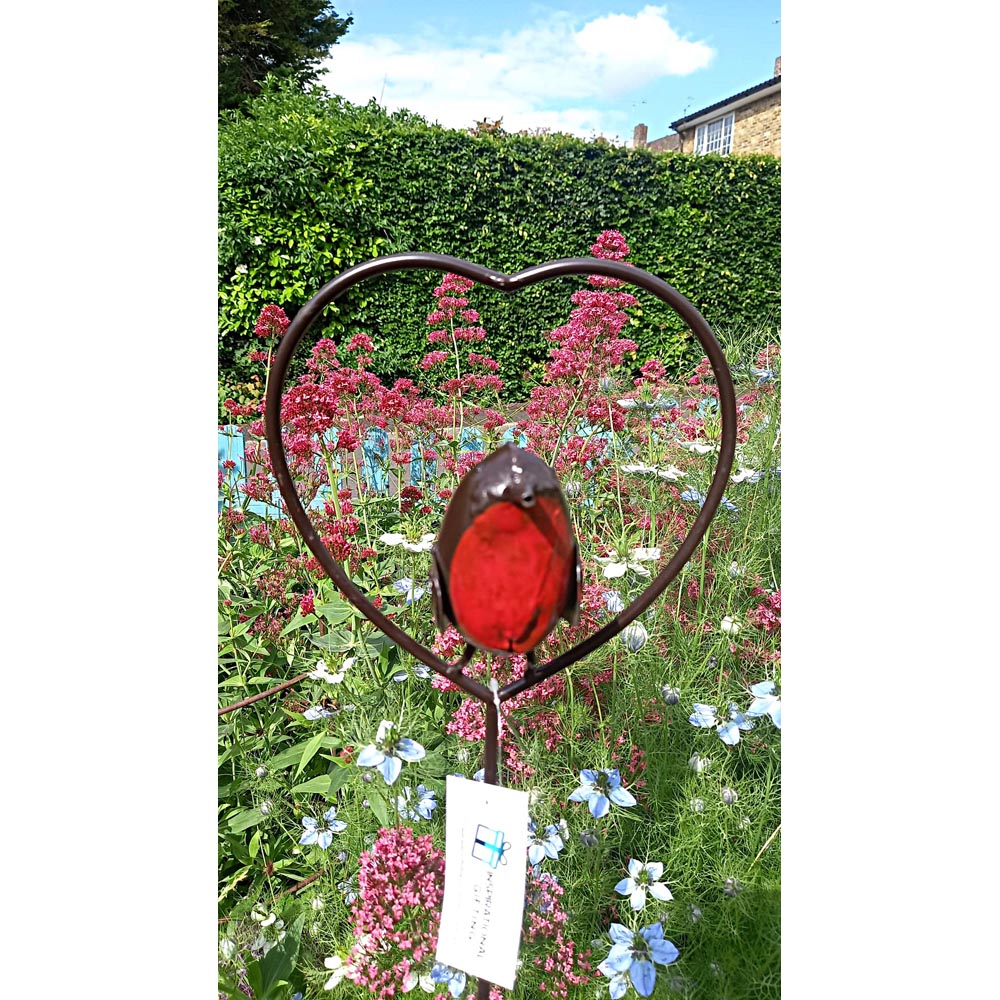 Inspirational Gifting Red Robin in a Heart Garden Plant Stake 1m Image 6
