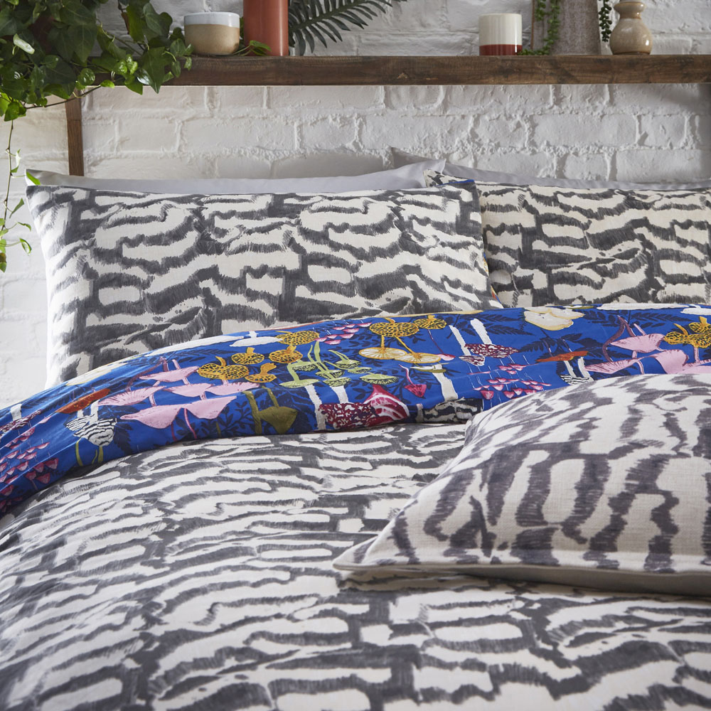 furn. Amanita Mushroom King Size Cobalt Duvet Set Image 2