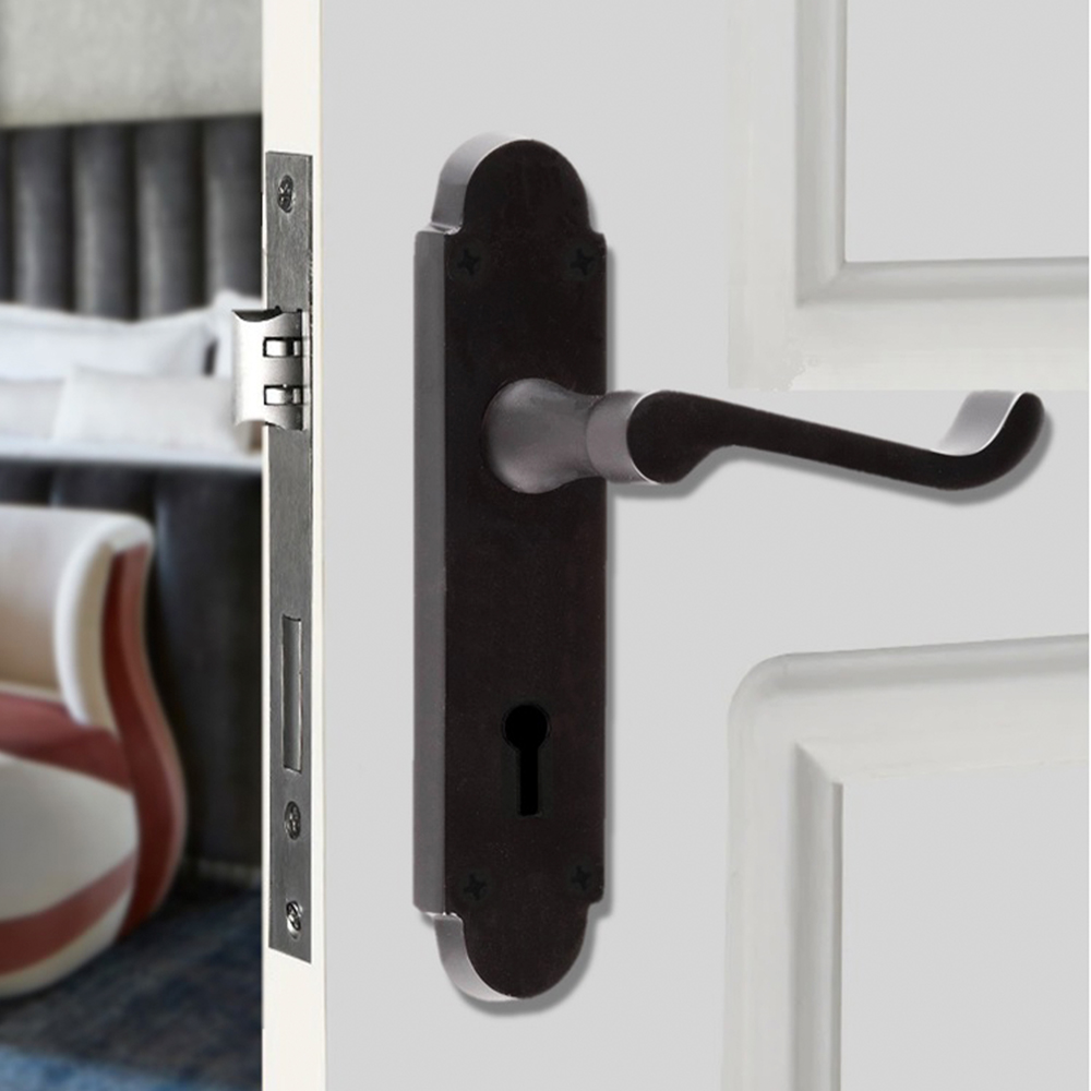 Spira Brass Oakley Matt Black Lock Lever Door Handle 2 Pack Image 2