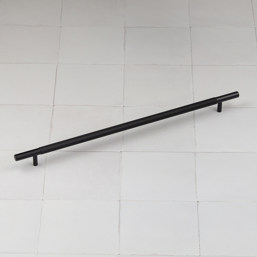 Handle & Home Knurled Matt Black Handle 320mm Image 3