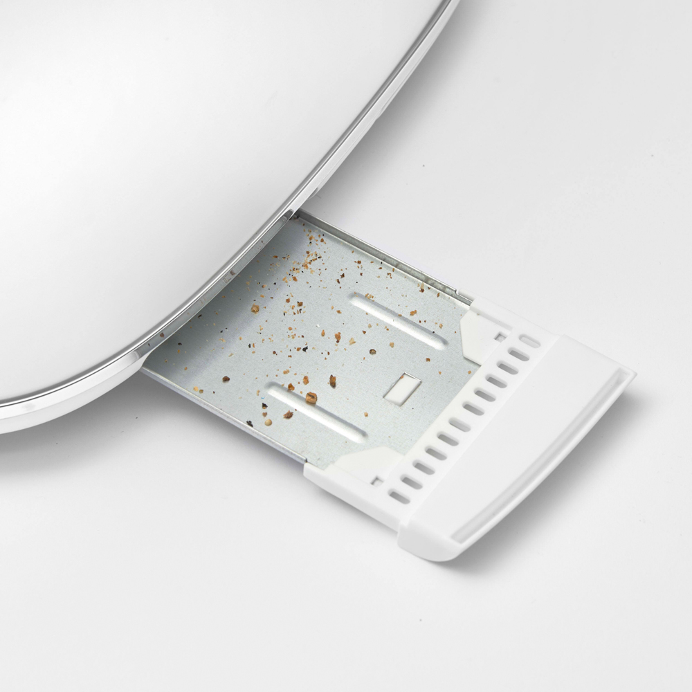 Tower Heritage EEJB230 Optic White with Chrome Accents 4 Slice Toaster and 1.7L Kettle Set Image 6