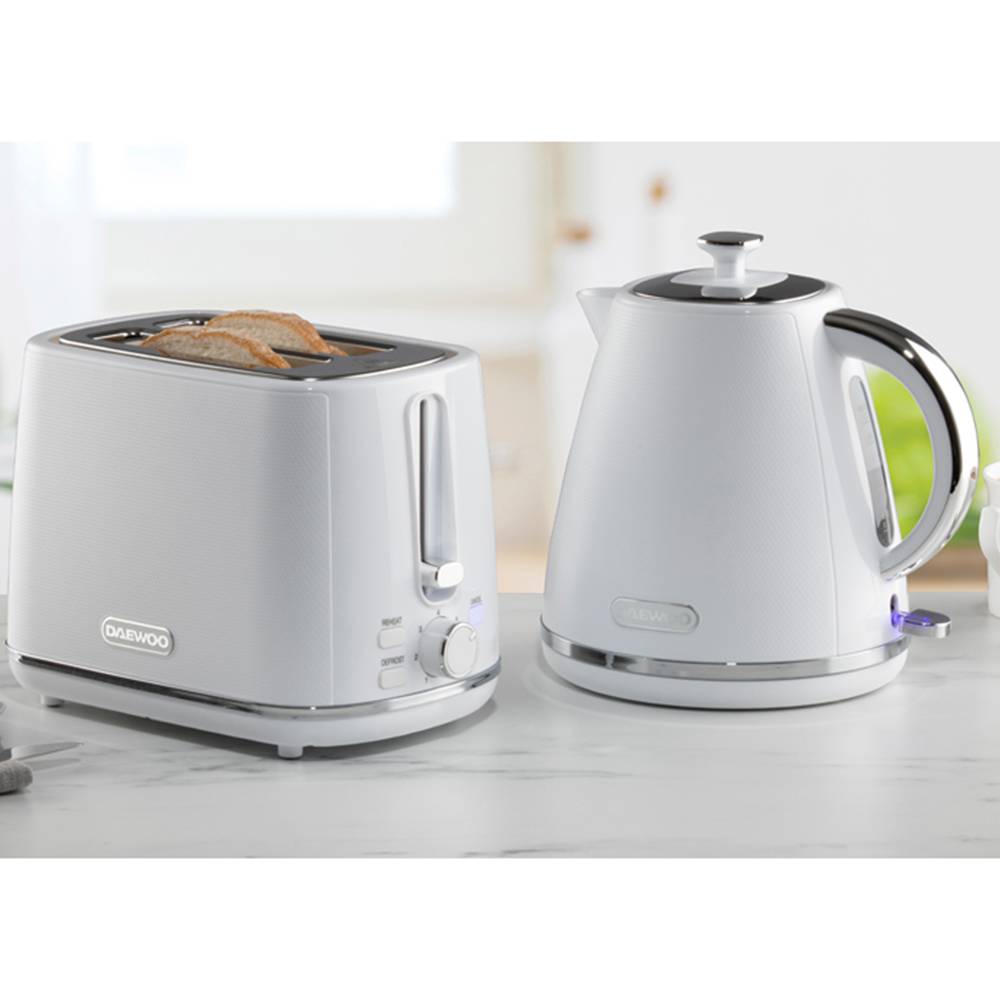 Daewoo SDA2623GE White Stirling 1.7L Pyramid Kettle Image 4