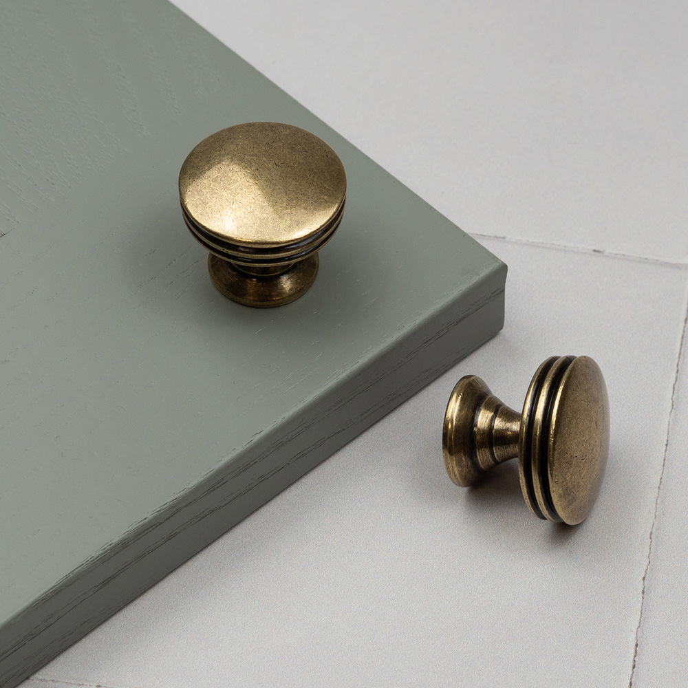 Handle & Home Antique Brass Round Rose Design Cupboard Knob 30mm Image 2