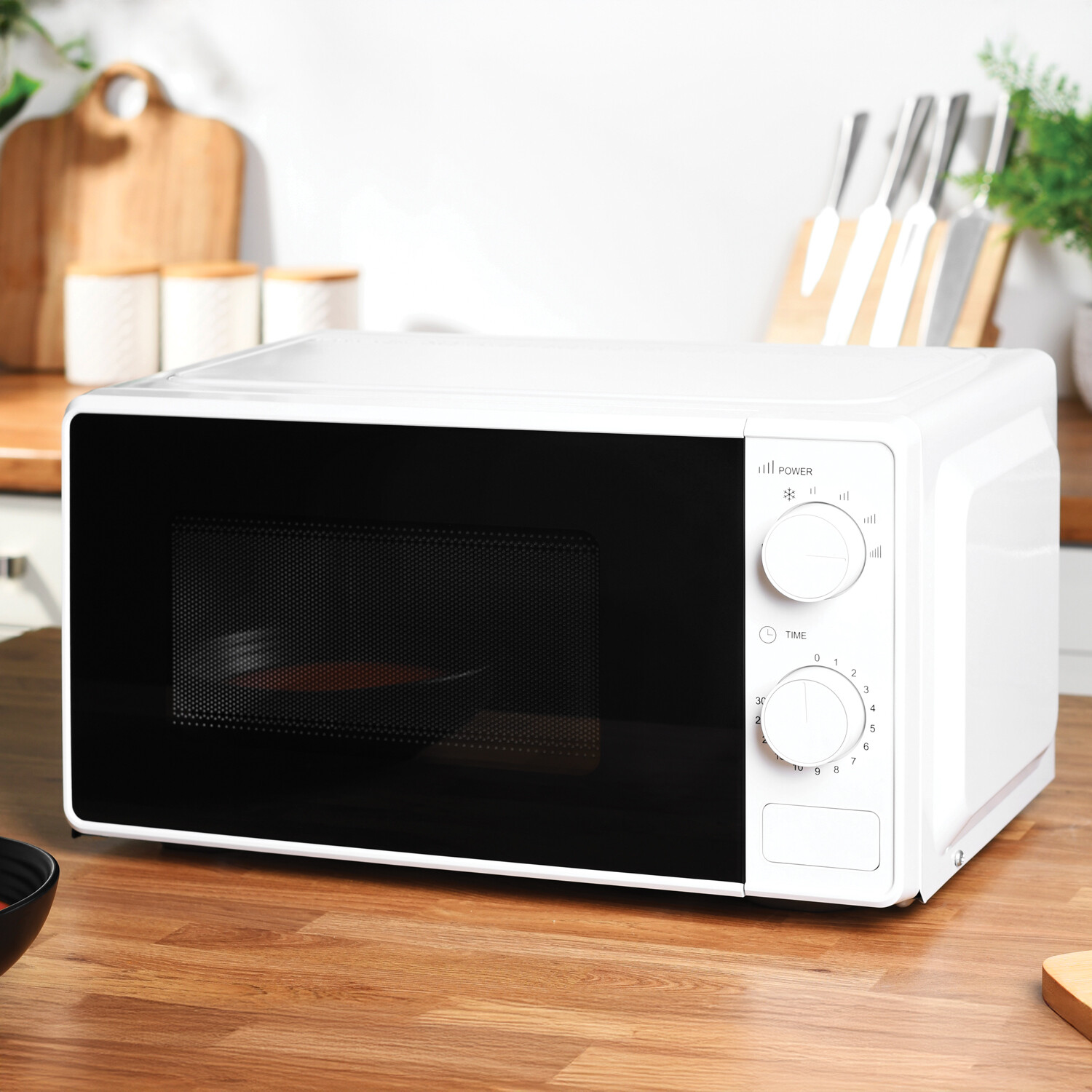 My Kitchen Essentials Microwave 20L - White Image 2