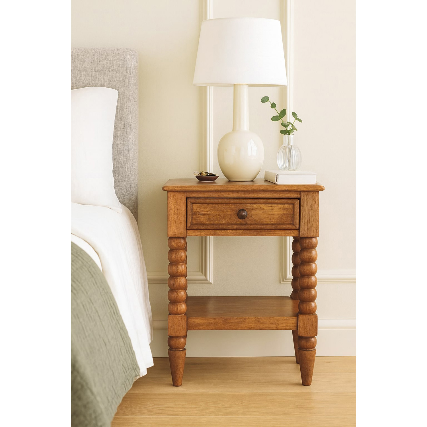 Artisan Furniture Amber Oak Single Drawer Single Shelf Solid Wood Spindle Bedside Table Image 7