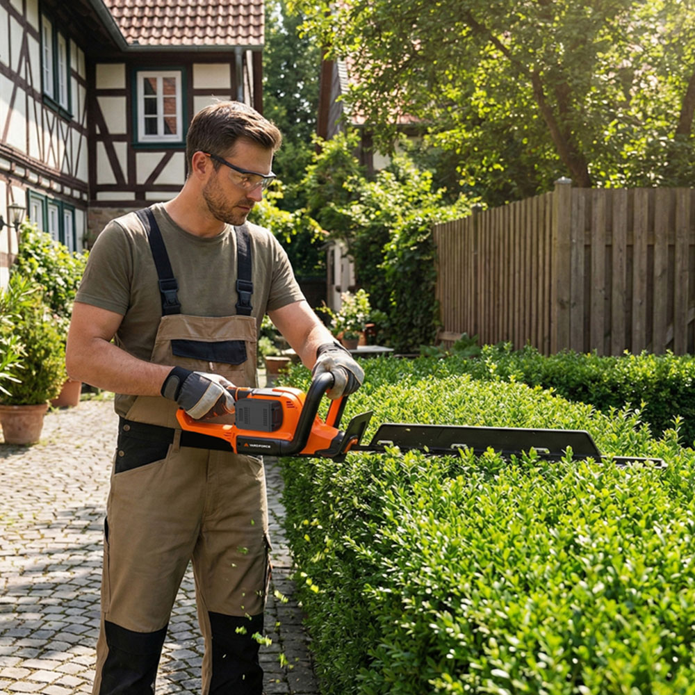 Yard Force LH C65-UK 40V 65cm Cordless Hedge Trimmer with 2.5Ah Batteries Image 2
