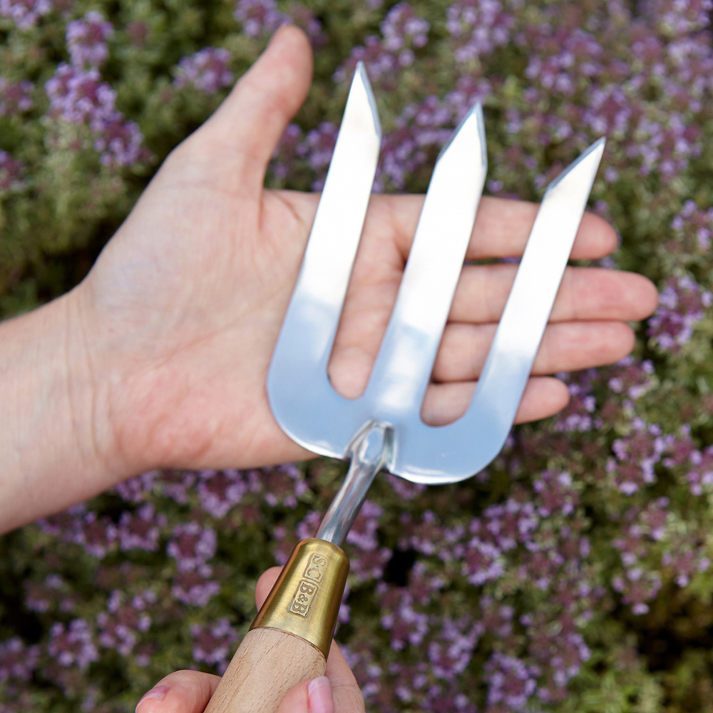 Sophie Conran Stainless Steel Garden Fork with Beech Wood Handle in Gift Box Image 5