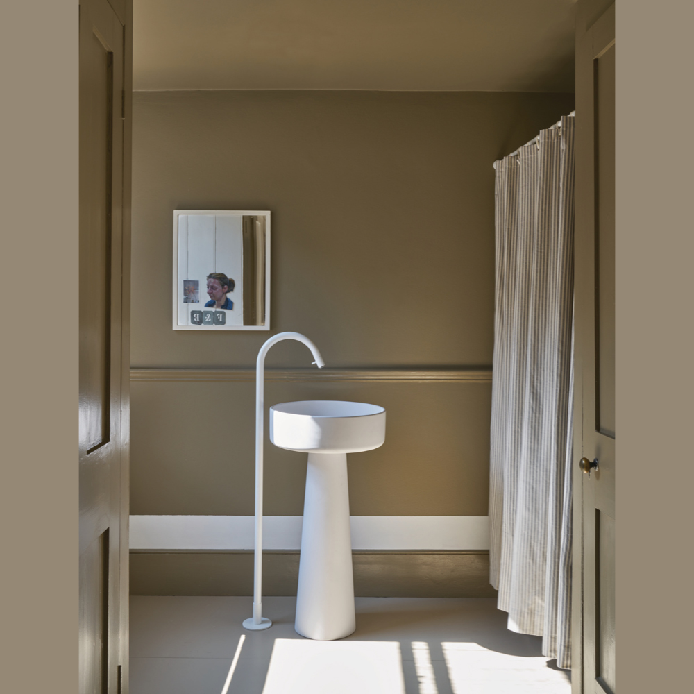 Farrow & Ball Interior Wood and Metal 40 Mouse's Back Flat Eggshell Paint 5L Image 4