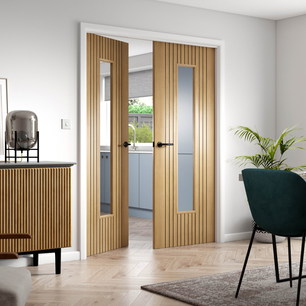 JB Kind Aria Oak Glazed Laminated Internal Door 1981 x 610mm Image 2