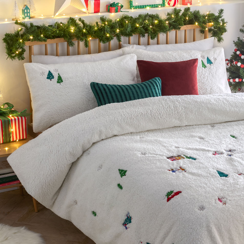 Furn Double Christmas Together Embroidered Fleece Duvet Set Image 3